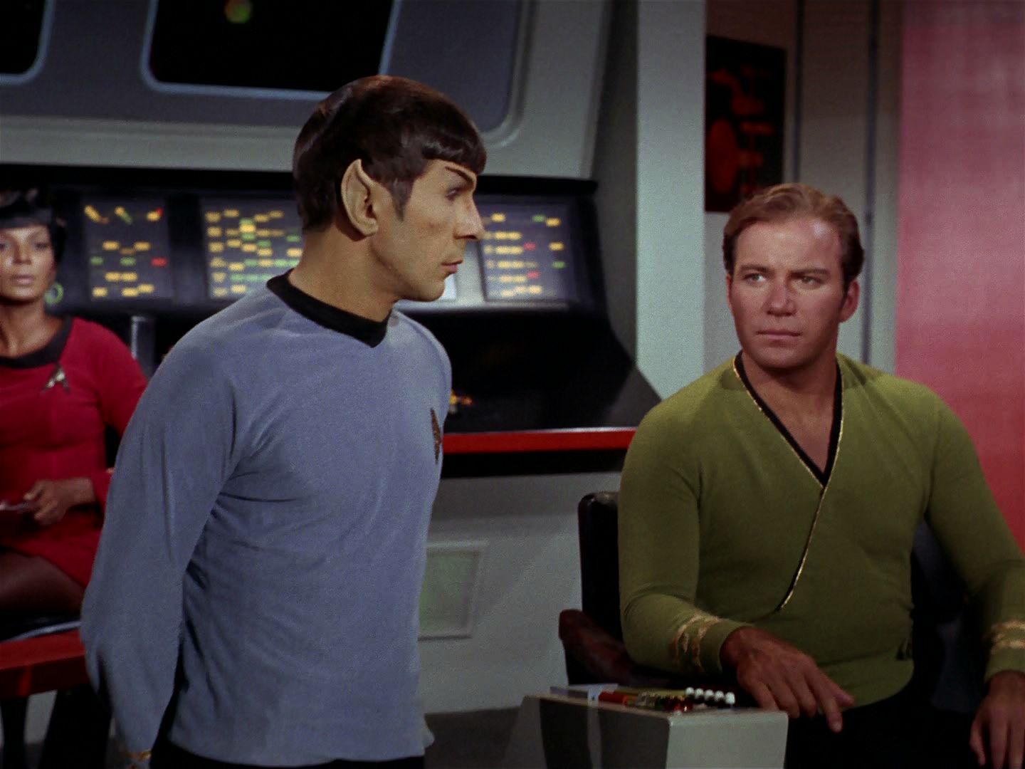 ariane179254_StarTrek_2x15_TheTroubleWithTribbles_0377.jpg