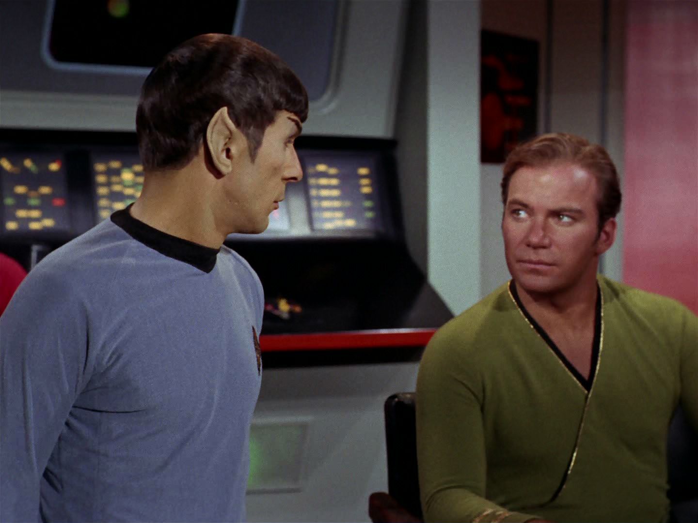 ariane179254_StarTrek_2x15_TheTroubleWithTribbles_0378.jpg