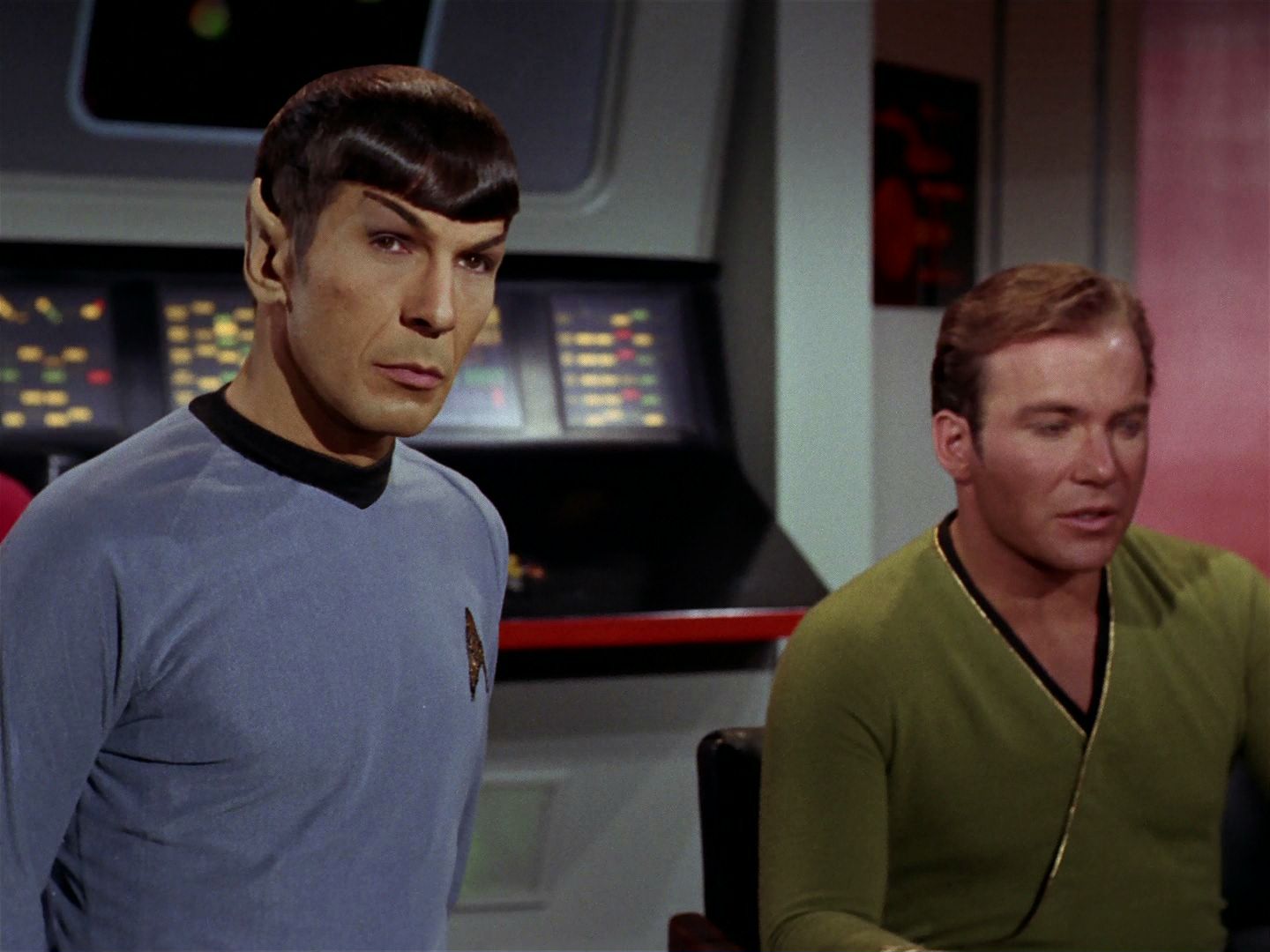 ariane179254_StarTrek_2x15_TheTroubleWithTribbles_0379.jpg