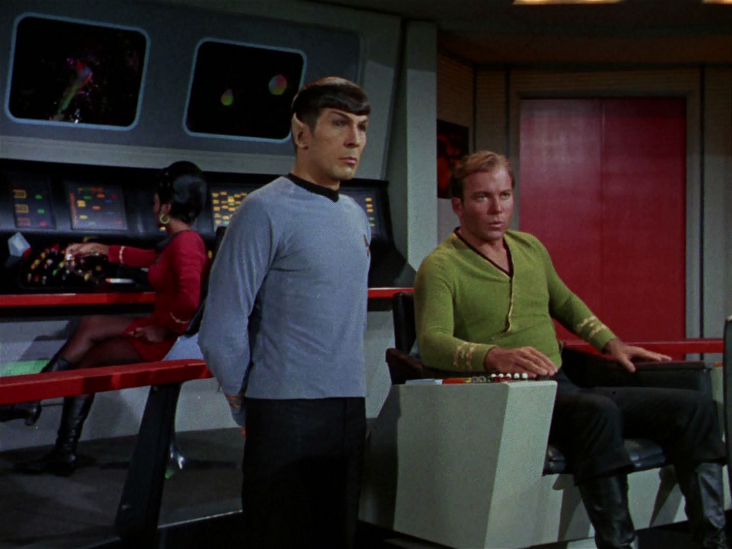 ariane179254_StarTrek_2x15_TheTroubleWithTribbles_0380.jpg