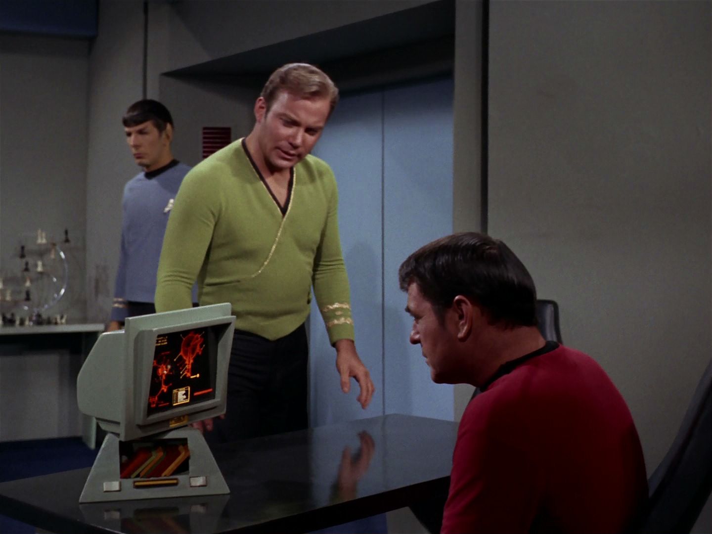ariane179254_StarTrek_2x15_TheTroubleWithTribbles_0443.jpg