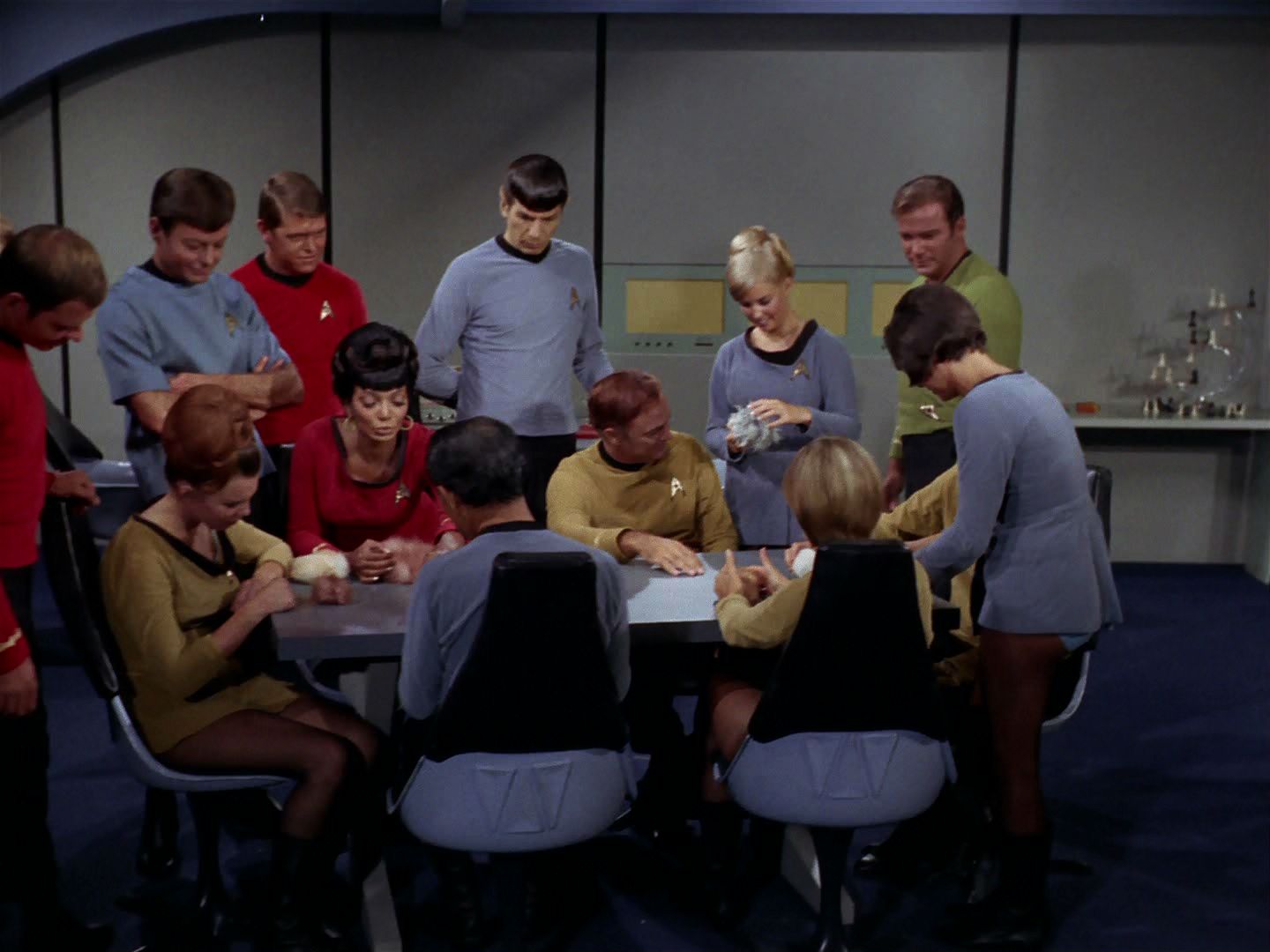 ariane179254_StarTrek_2x15_TheTroubleWithTribbles_0451.jpg