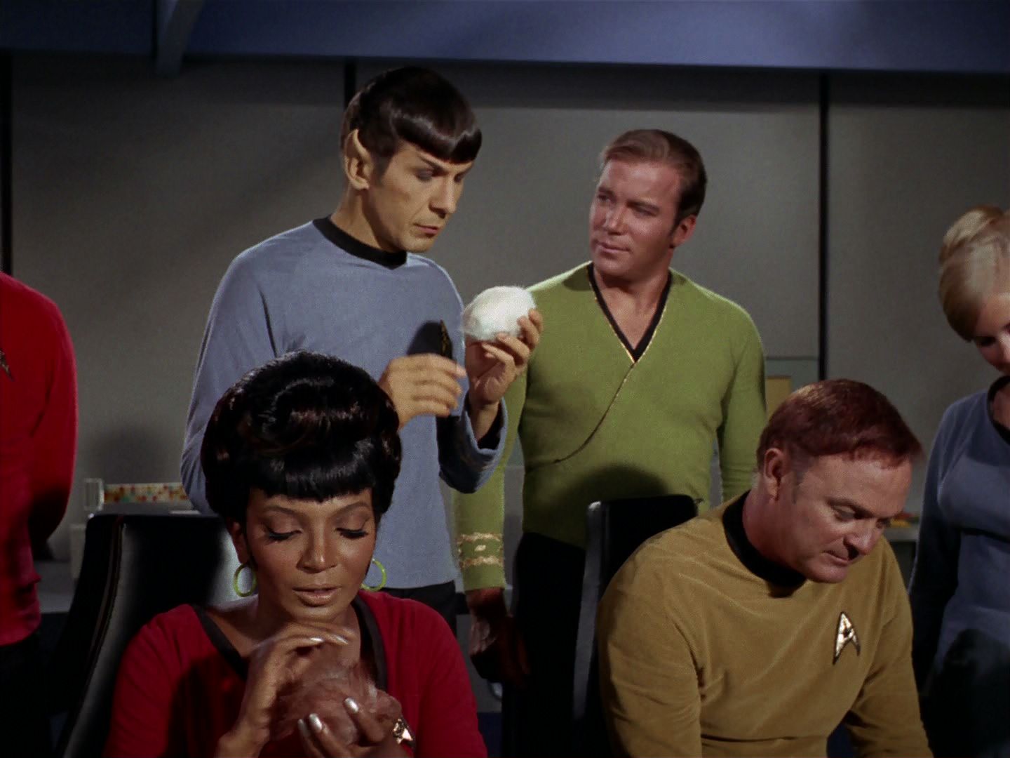 ariane179254_StarTrek_2x15_TheTroubleWithTribbles_0469.jpg