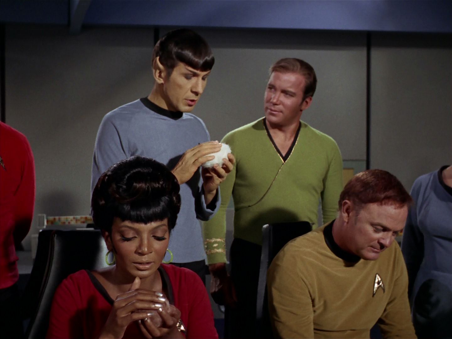 ariane179254_StarTrek_2x15_TheTroubleWithTribbles_0470.jpg