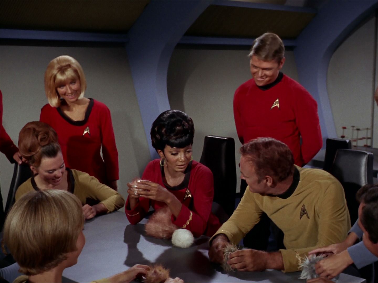 ariane179254_StarTrek_2x15_TheTroubleWithTribbles_0486.jpg