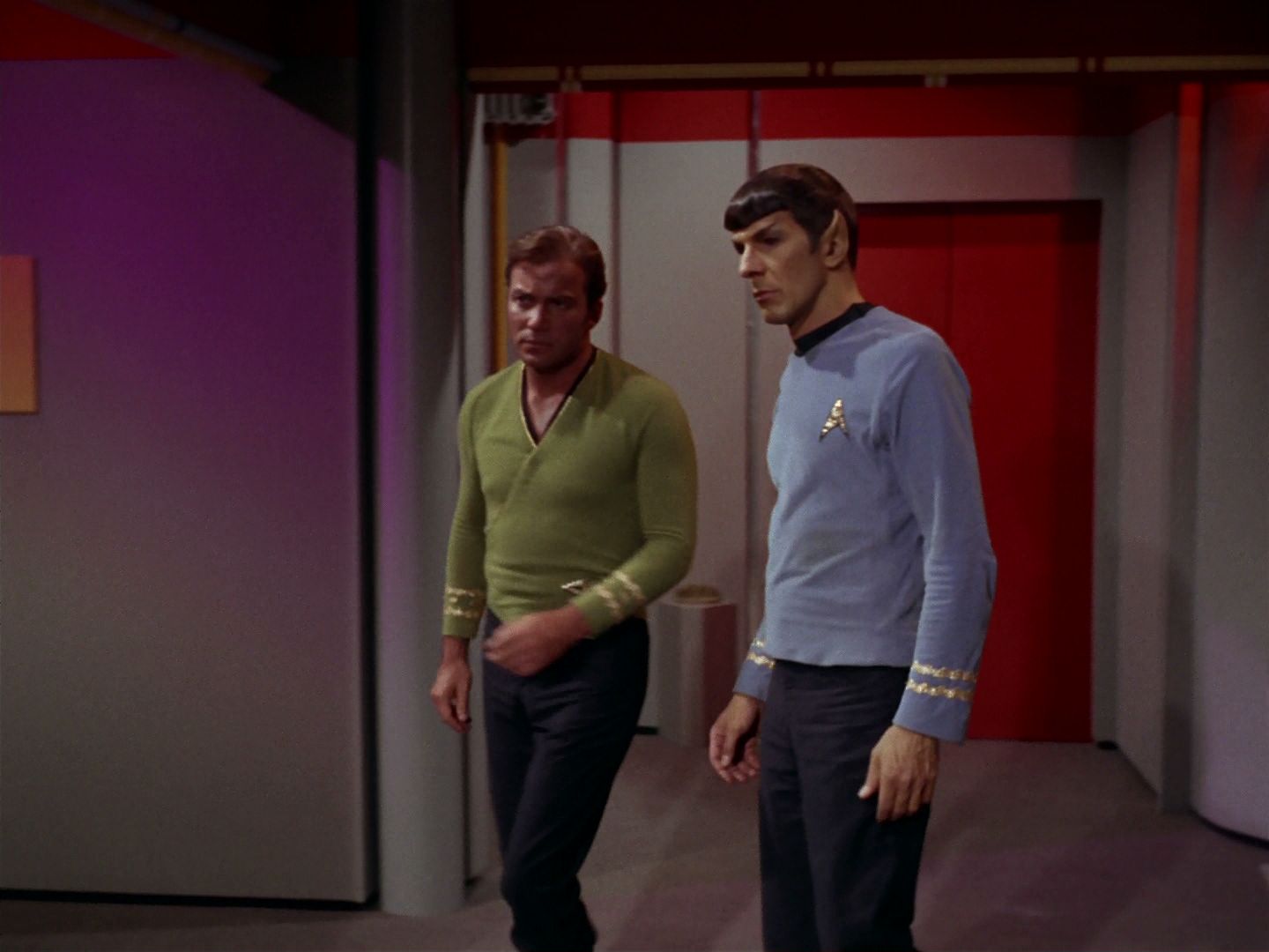 ariane179254_StarTrek_2x15_TheTroubleWithTribbles_0493.jpg