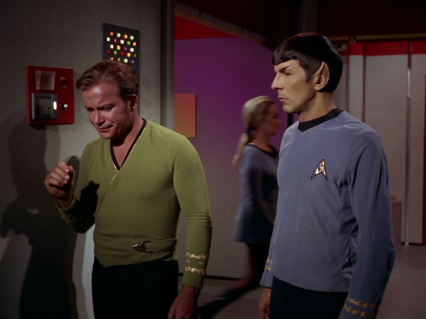 ariane179254_StarTrek_2x15_TheTroubleWithTribbles_0494.jpg