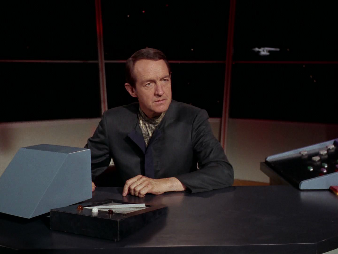 ariane179254_StarTrek_2x15_TheTroubleWithTribbles_0504.jpg