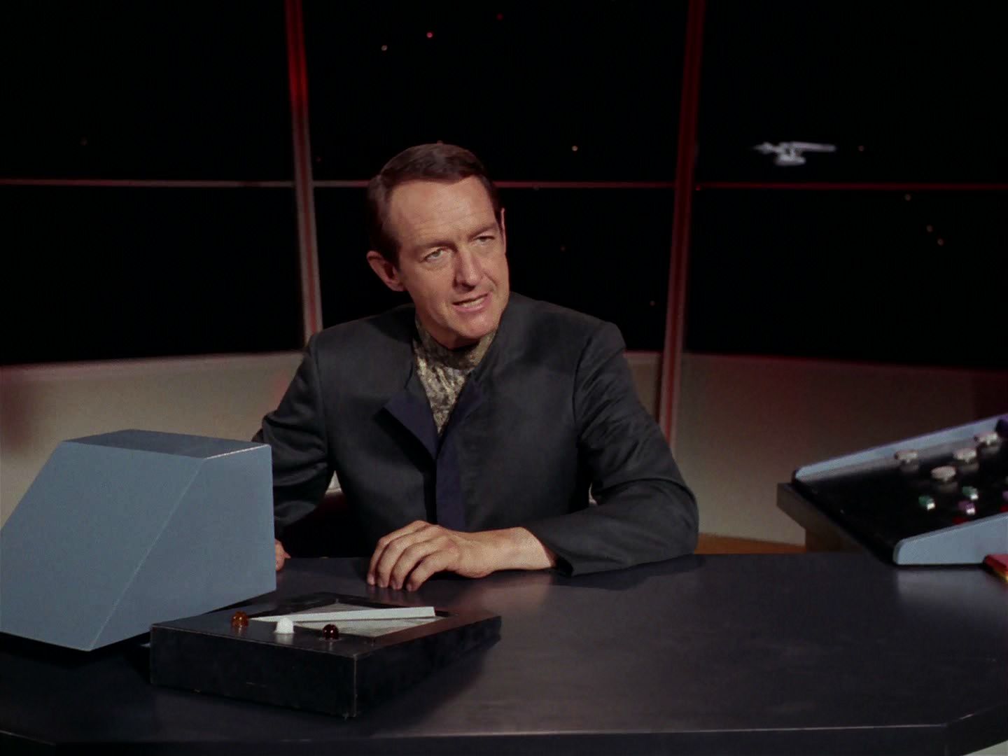 ariane179254_StarTrek_2x15_TheTroubleWithTribbles_0505.jpg