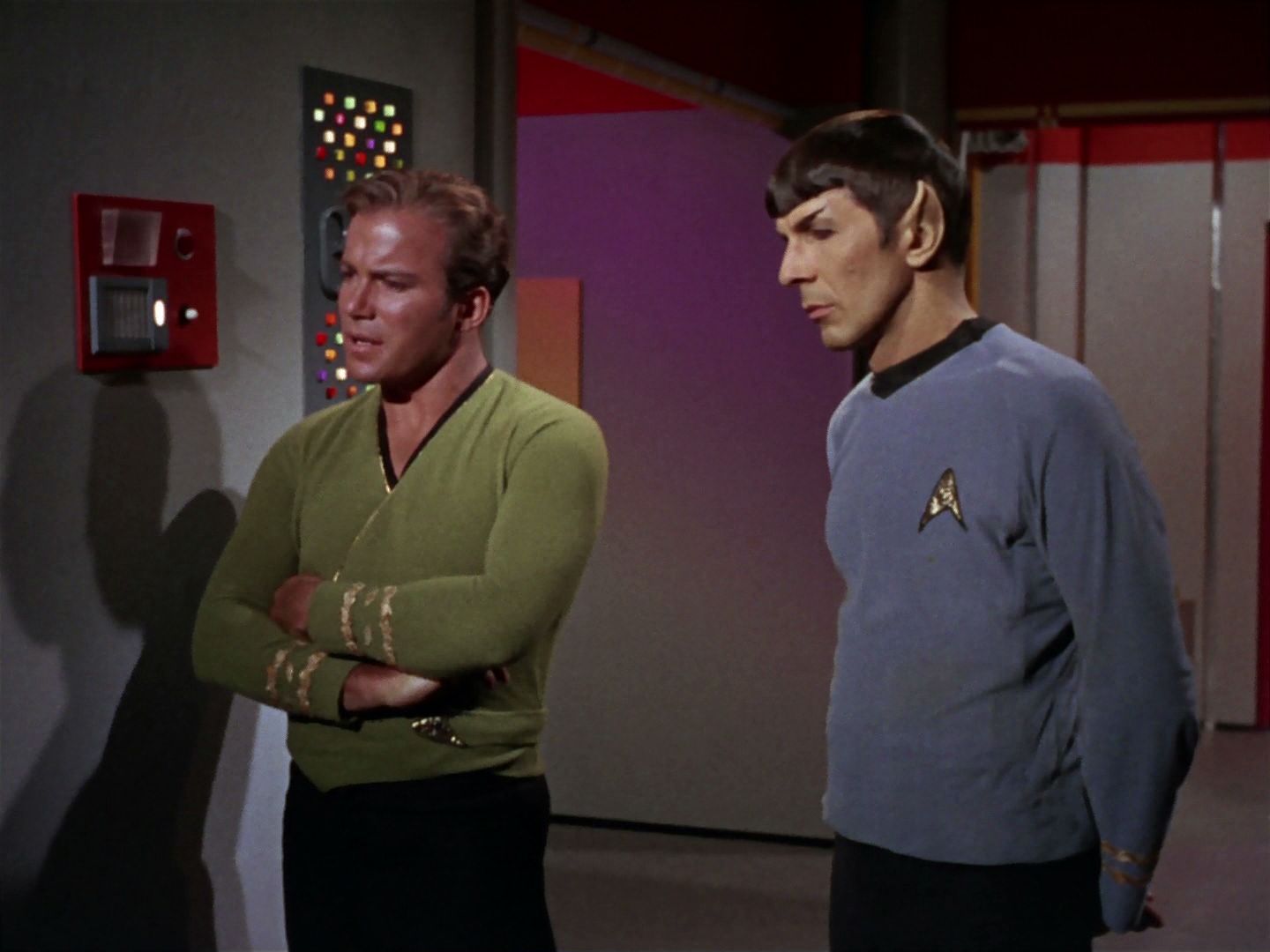 ariane179254_StarTrek_2x15_TheTroubleWithTribbles_0510.jpg