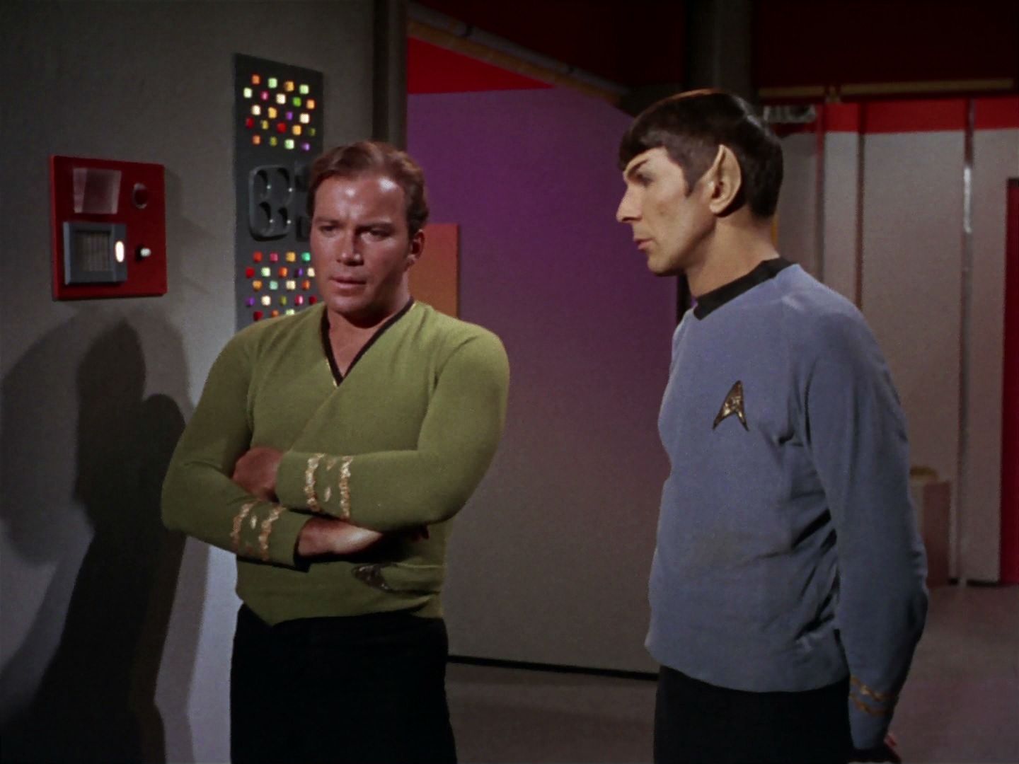 ariane179254_StarTrek_2x15_TheTroubleWithTribbles_0512.jpg