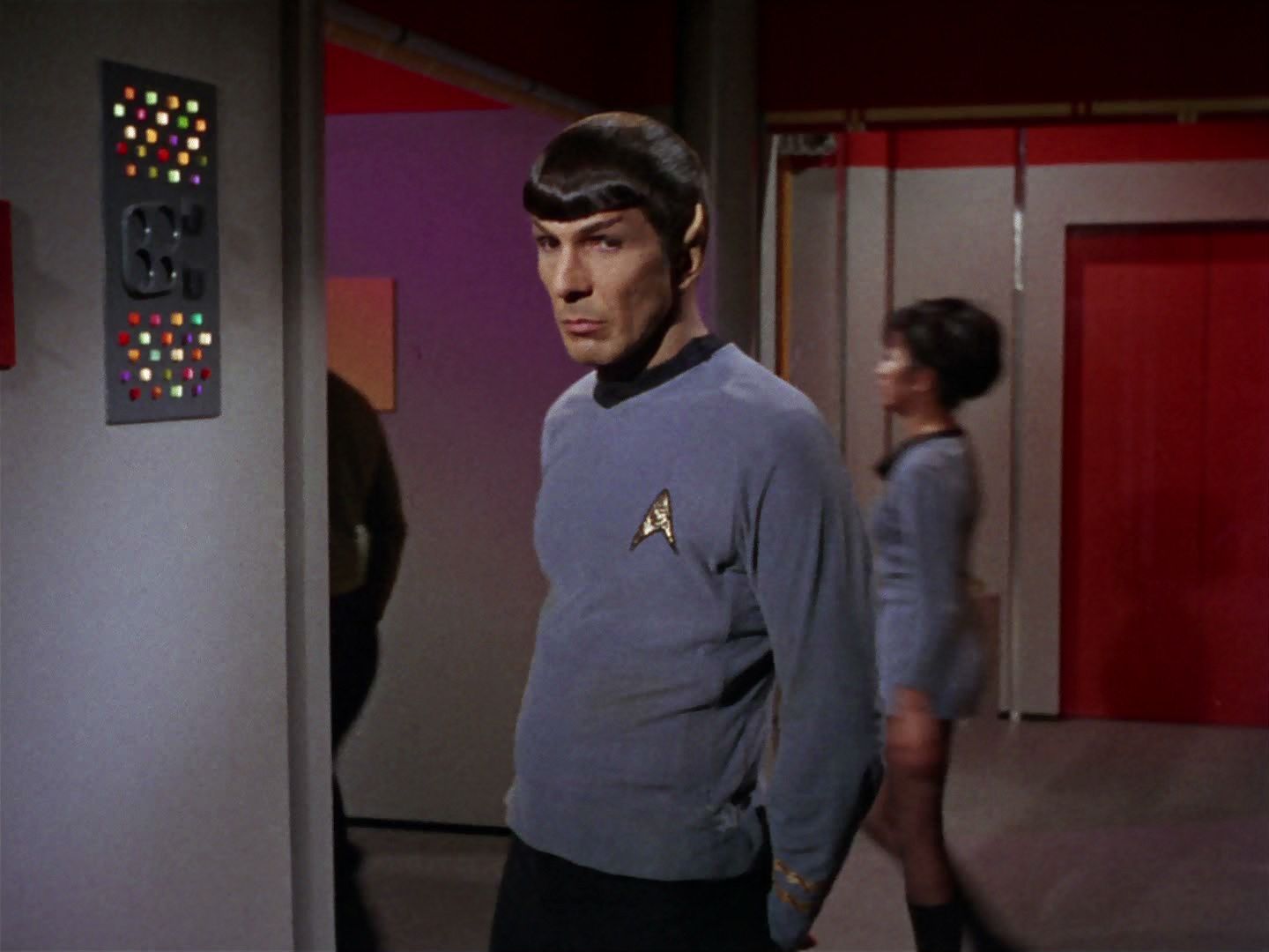 ariane179254_StarTrek_2x15_TheTroubleWithTribbles_0515.jpg