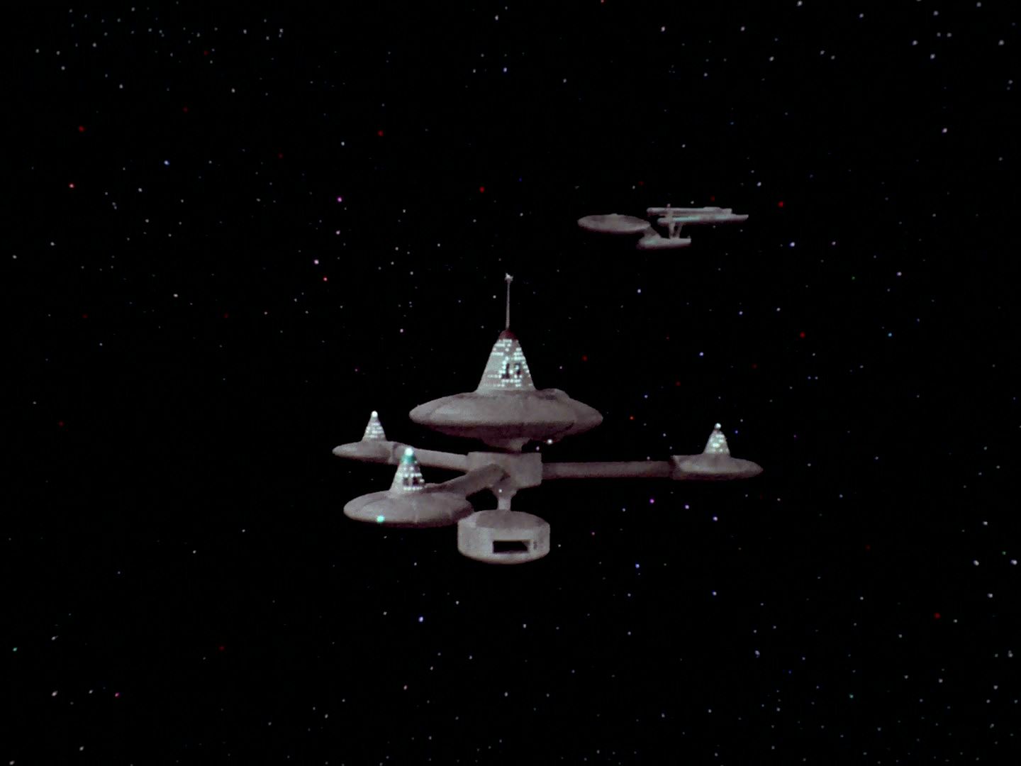 ariane179254_StarTrek_2x15_TheTroubleWithTribbles_0557.jpg