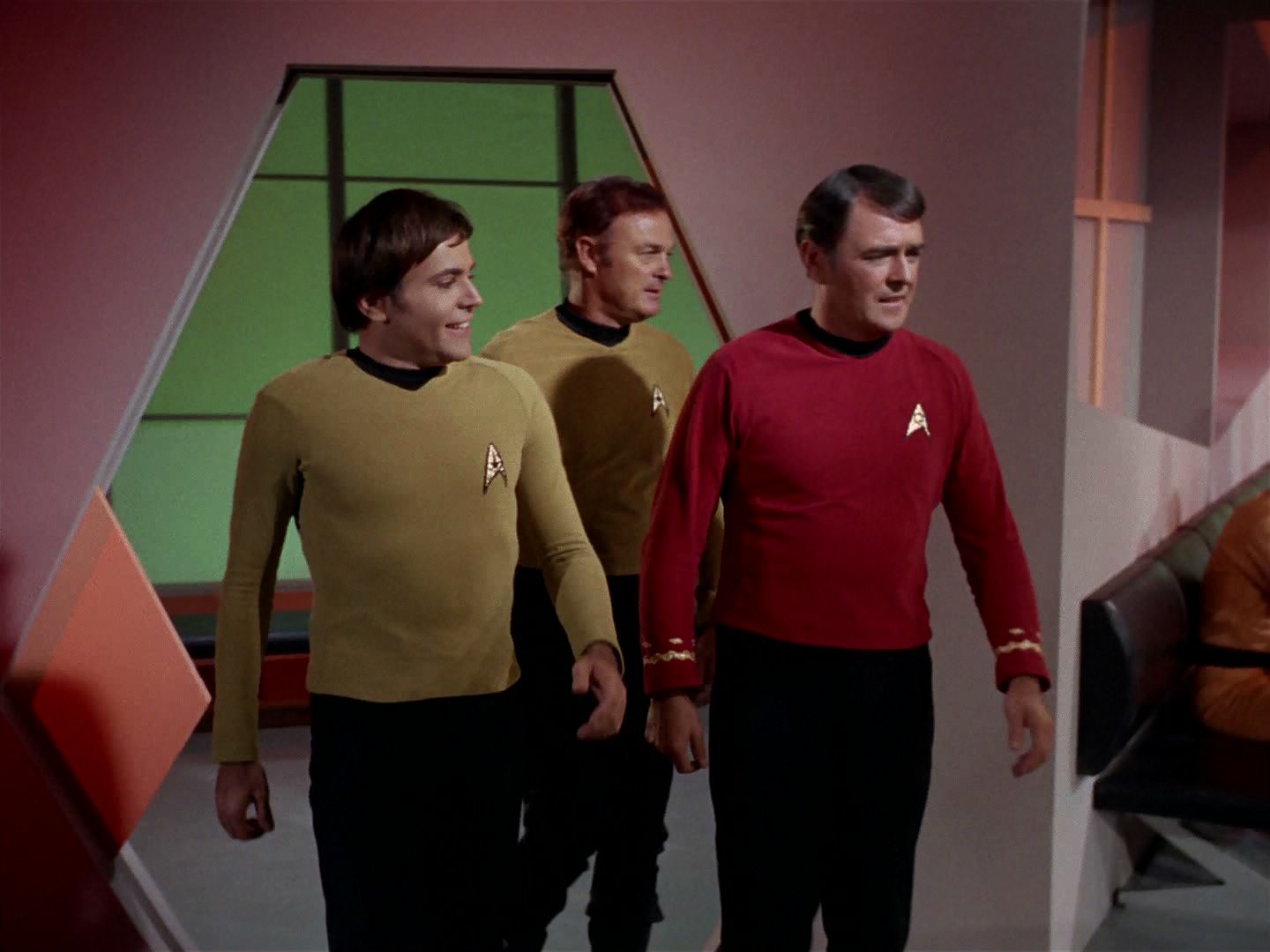 ariane179254_StarTrek_2x15_TheTroubleWithTribbles_0559.jpg