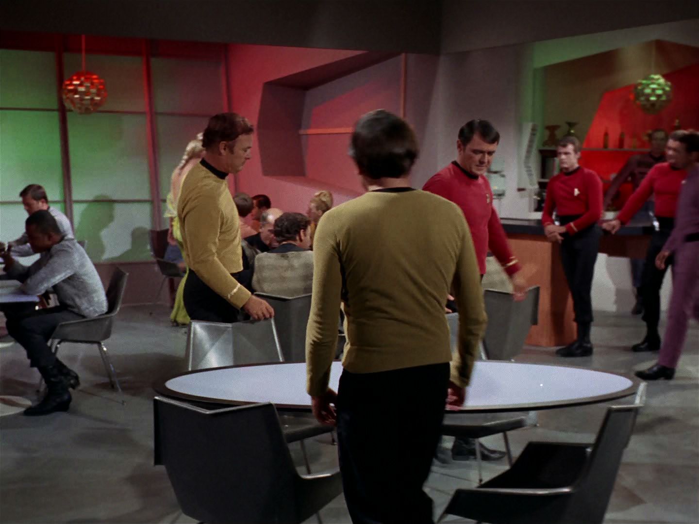 ariane179254_StarTrek_2x15_TheTroubleWithTribbles_0560.jpg