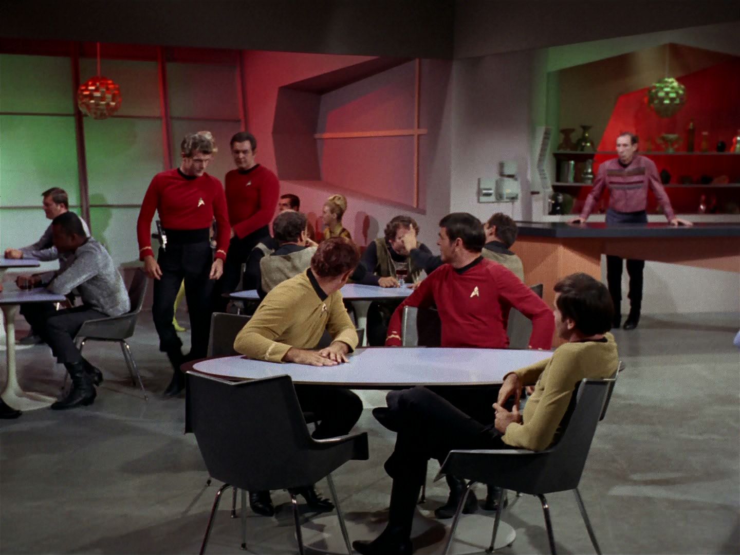 ariane179254_StarTrek_2x15_TheTroubleWithTribbles_0563.jpg