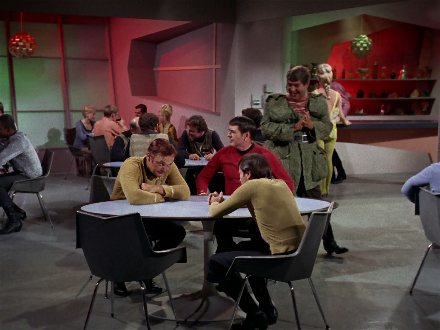 ariane179254_StarTrek_2x15_TheTroubleWithTribbles_0567.jpg