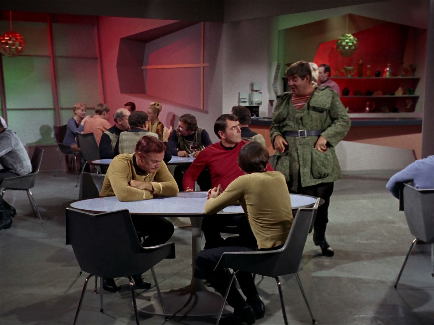 ariane179254_StarTrek_2x15_TheTroubleWithTribbles_0568.jpg