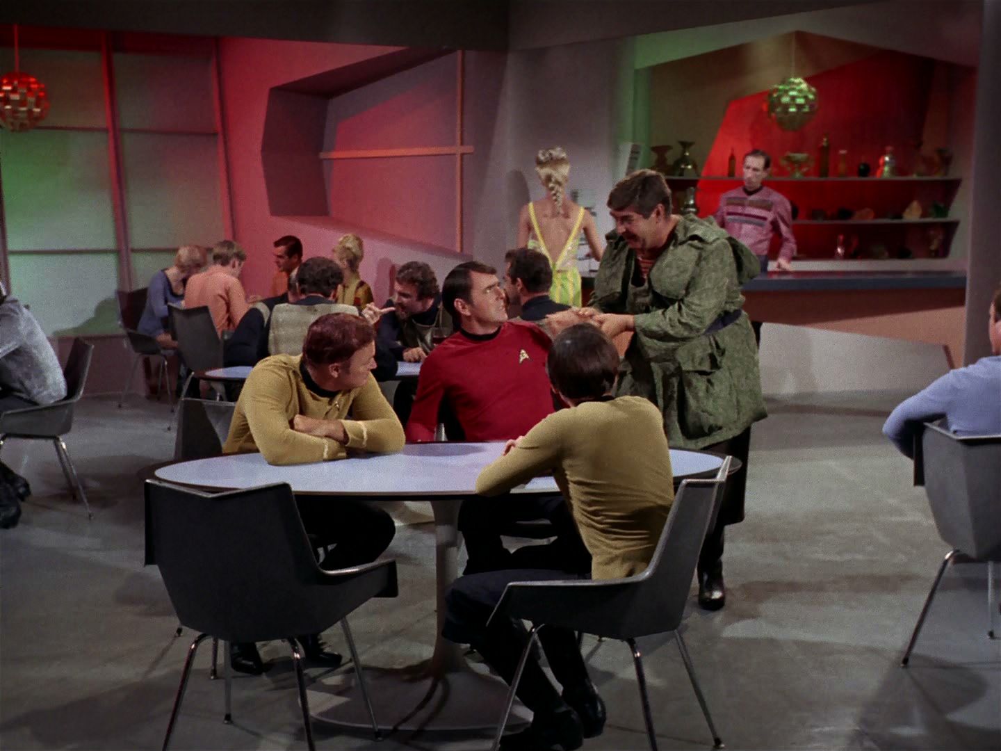 ariane179254_StarTrek_2x15_TheTroubleWithTribbles_0570.jpg