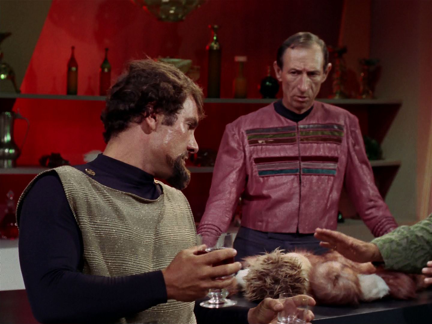 ariane179254_StarTrek_2x15_TheTroubleWithTribbles_0615.jpg
