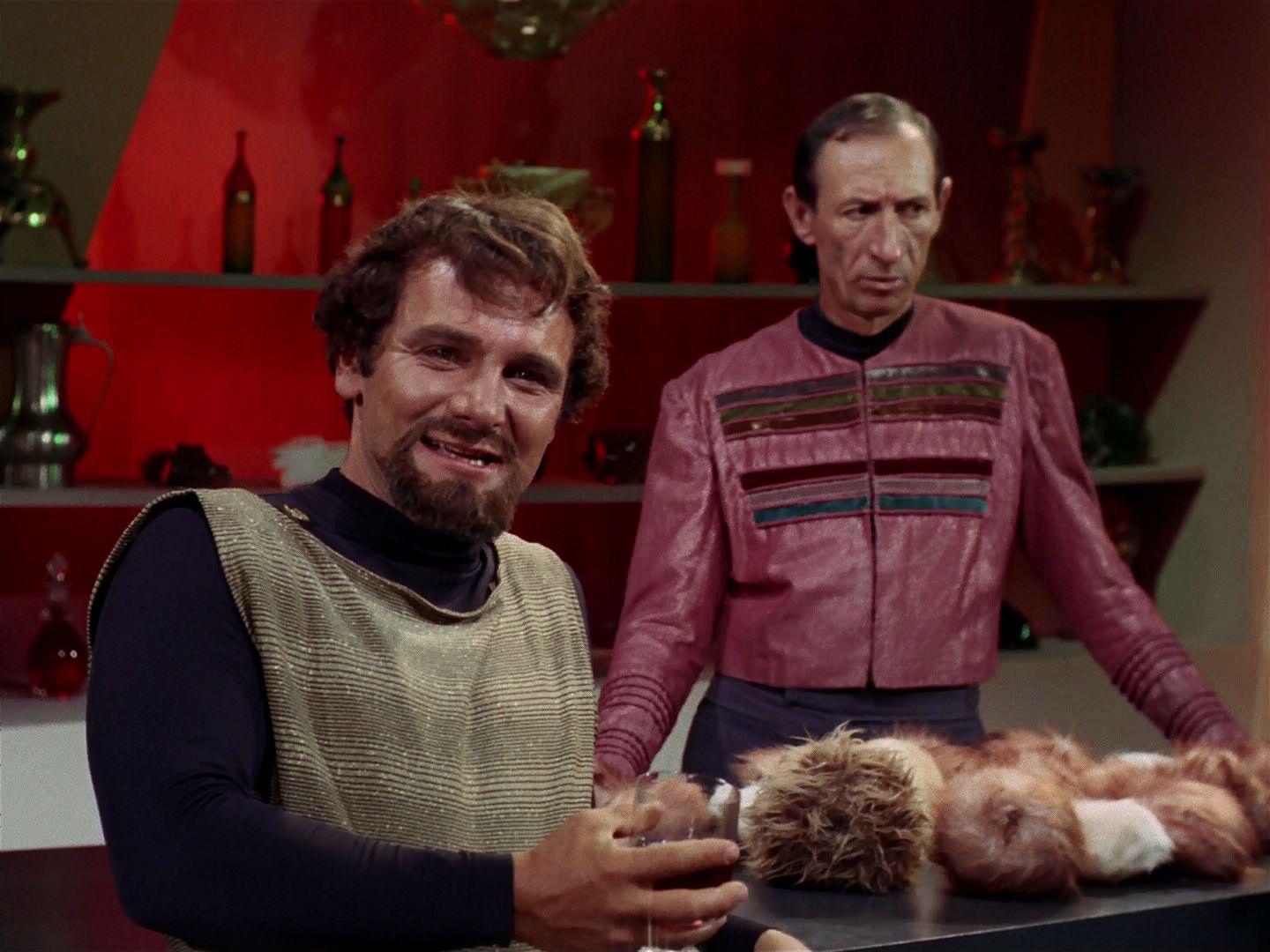 ariane179254_StarTrek_2x15_TheTroubleWithTribbles_0621.jpg