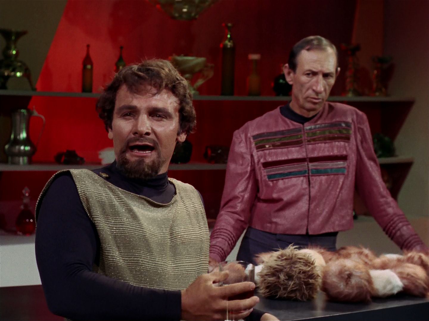 ariane179254_StarTrek_2x15_TheTroubleWithTribbles_0622.jpg