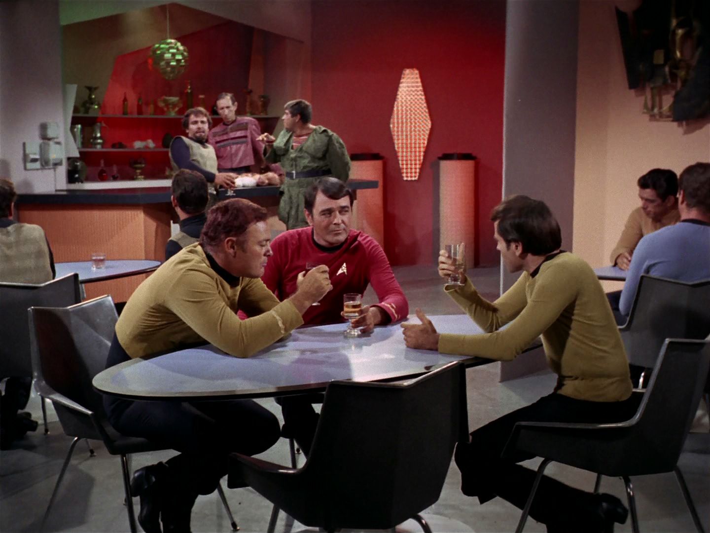 ariane179254_StarTrek_2x15_TheTroubleWithTribbles_0624.jpg