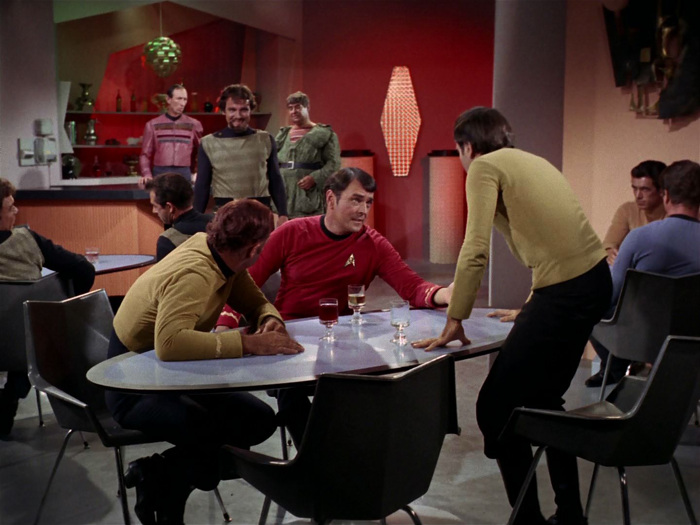 ariane179254_StarTrek_2x15_TheTroubleWithTribbles_0649.jpg