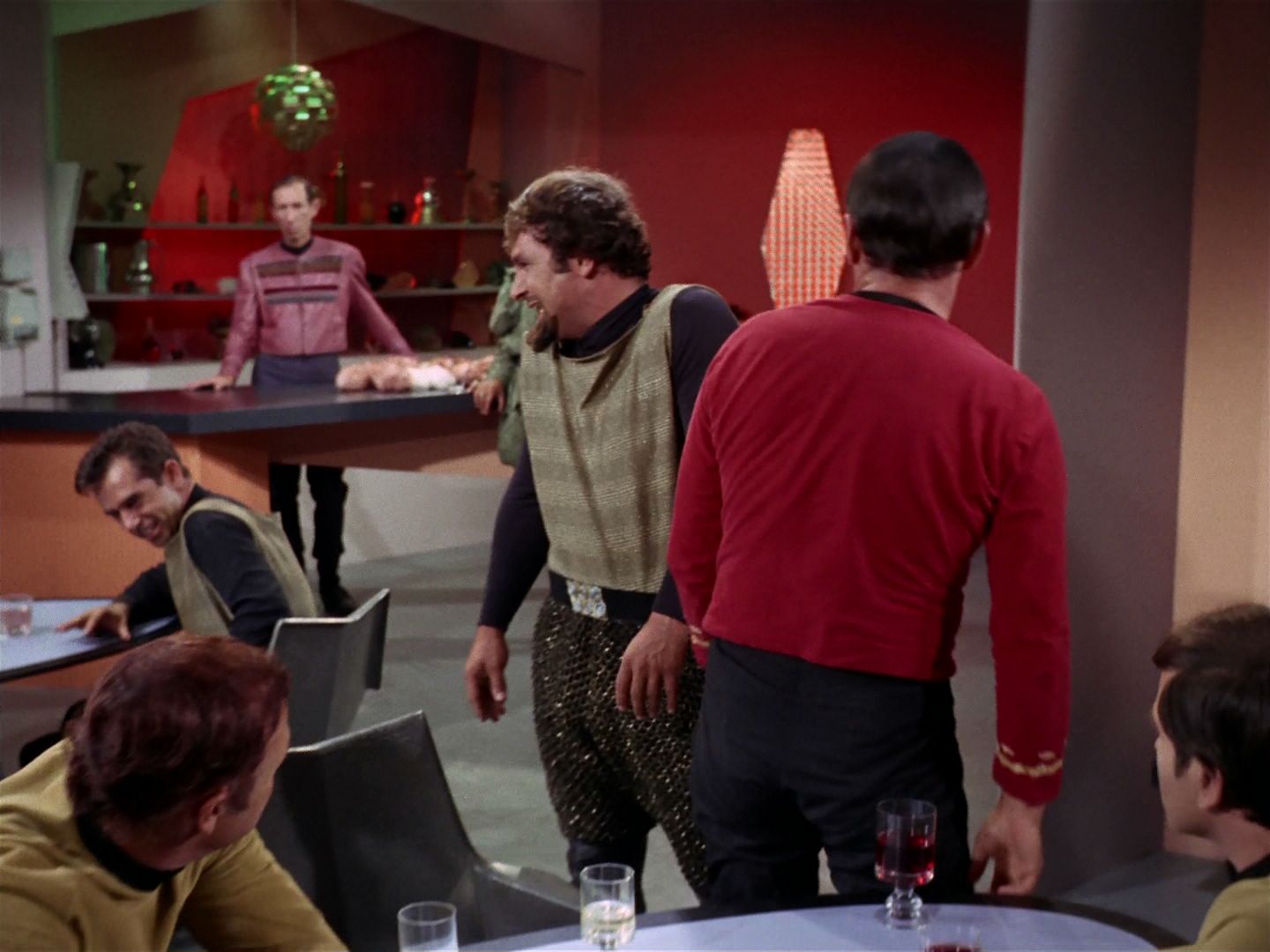 ariane179254_StarTrek_2x15_TheTroubleWithTribbles_0704.jpg