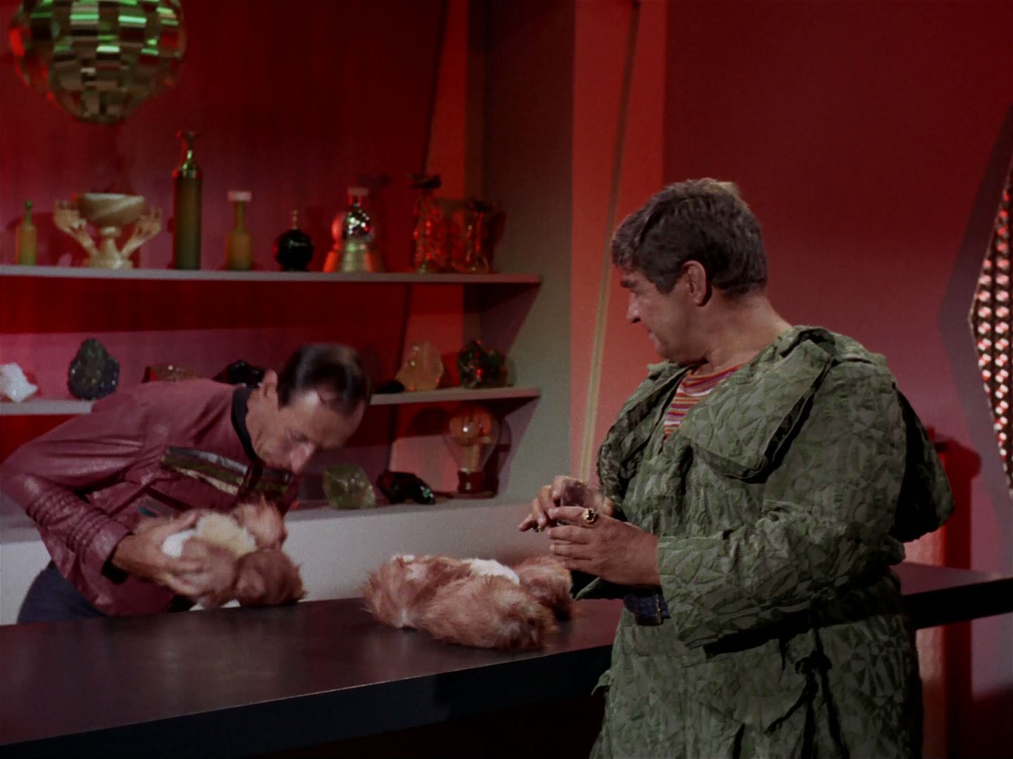 ariane179254_StarTrek_2x15_TheTroubleWithTribbles_0716.jpg