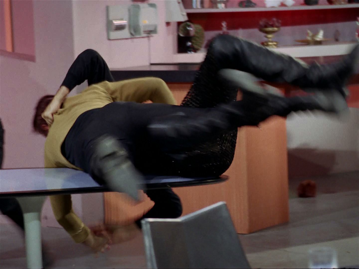 ariane179254_StarTrek_2x15_TheTroubleWithTribbles_0740.jpg