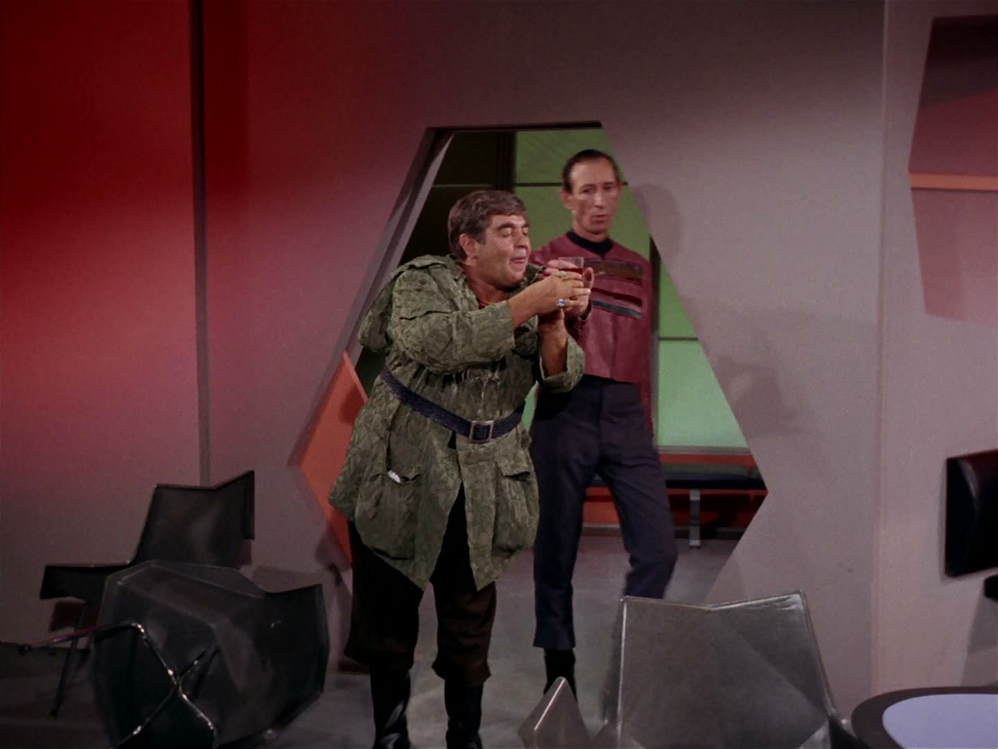 ariane179254_StarTrek_2x15_TheTroubleWithTribbles_0751.jpg