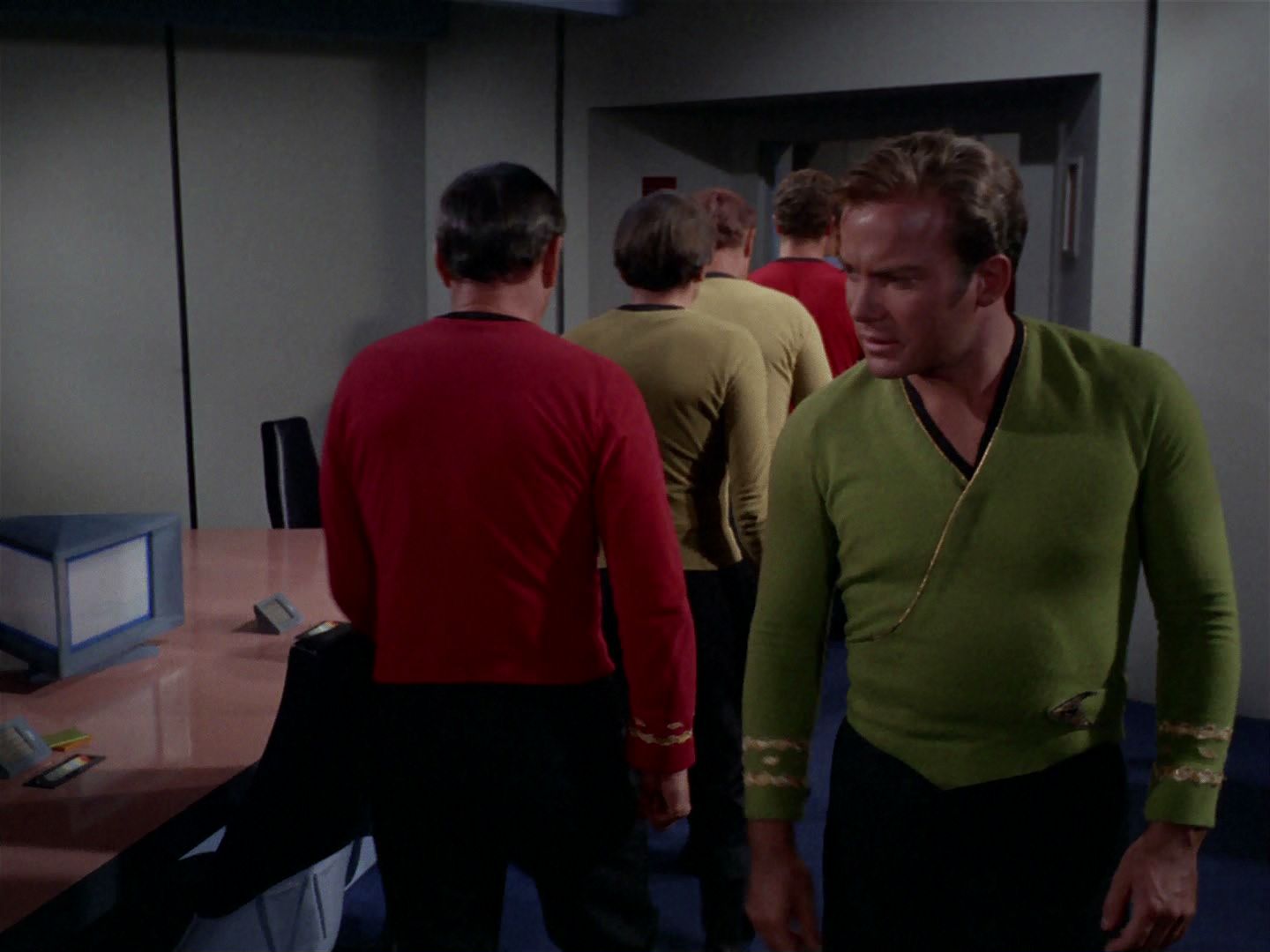 ariane179254_StarTrek_2x15_TheTroubleWithTribbles_0784.jpg
