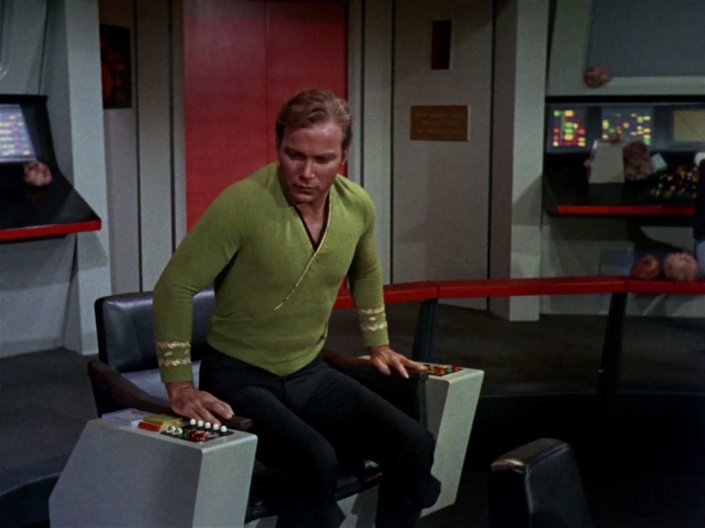 ariane179254_StarTrek_2x15_TheTroubleWithTribbles_0917.jpg