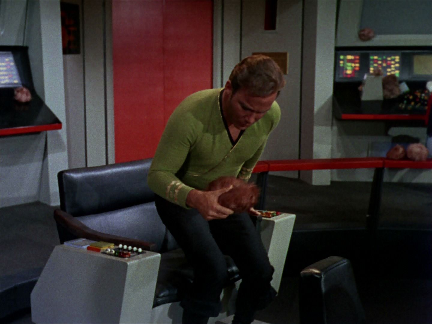 ariane179254_StarTrek_2x15_TheTroubleWithTribbles_0919.jpg