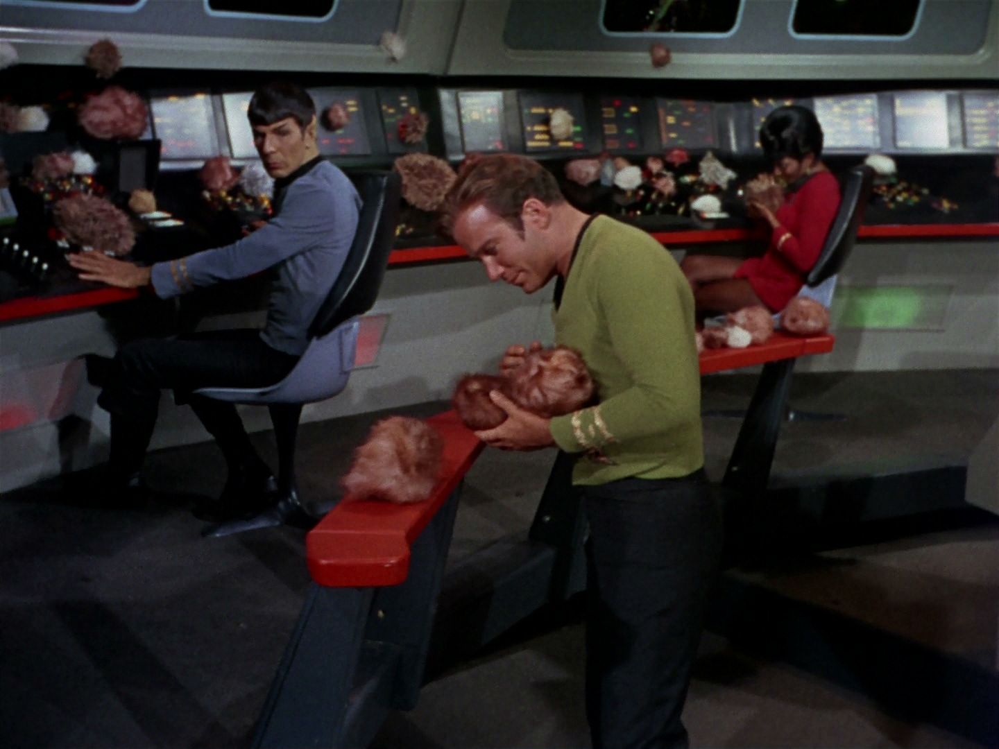 ariane179254_StarTrek_2x15_TheTroubleWithTribbles_0936.jpg