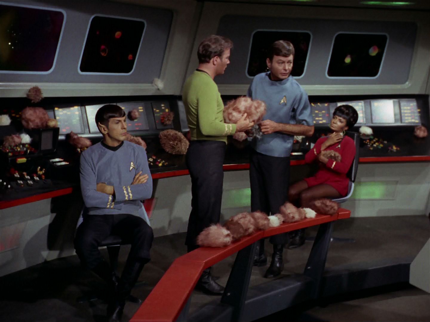 ariane179254_StarTrek_2x15_TheTroubleWithTribbles_0970.jpg
