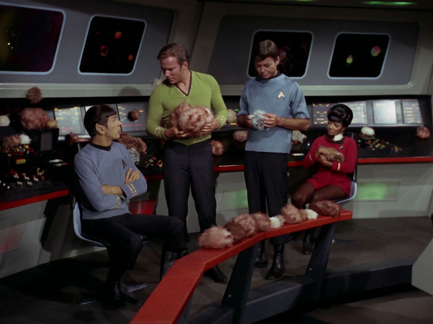 ariane179254_StarTrek_2x15_TheTroubleWithTribbles_0973.jpg