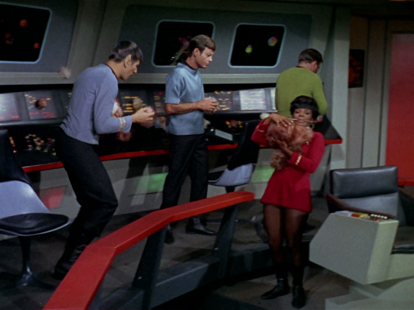 ariane179254_StarTrek_2x15_TheTroubleWithTribbles_0995.jpg