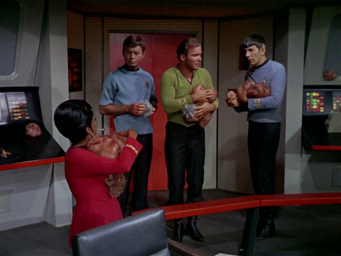 ariane179254_StarTrek_2x15_TheTroubleWithTribbles_0999.jpg