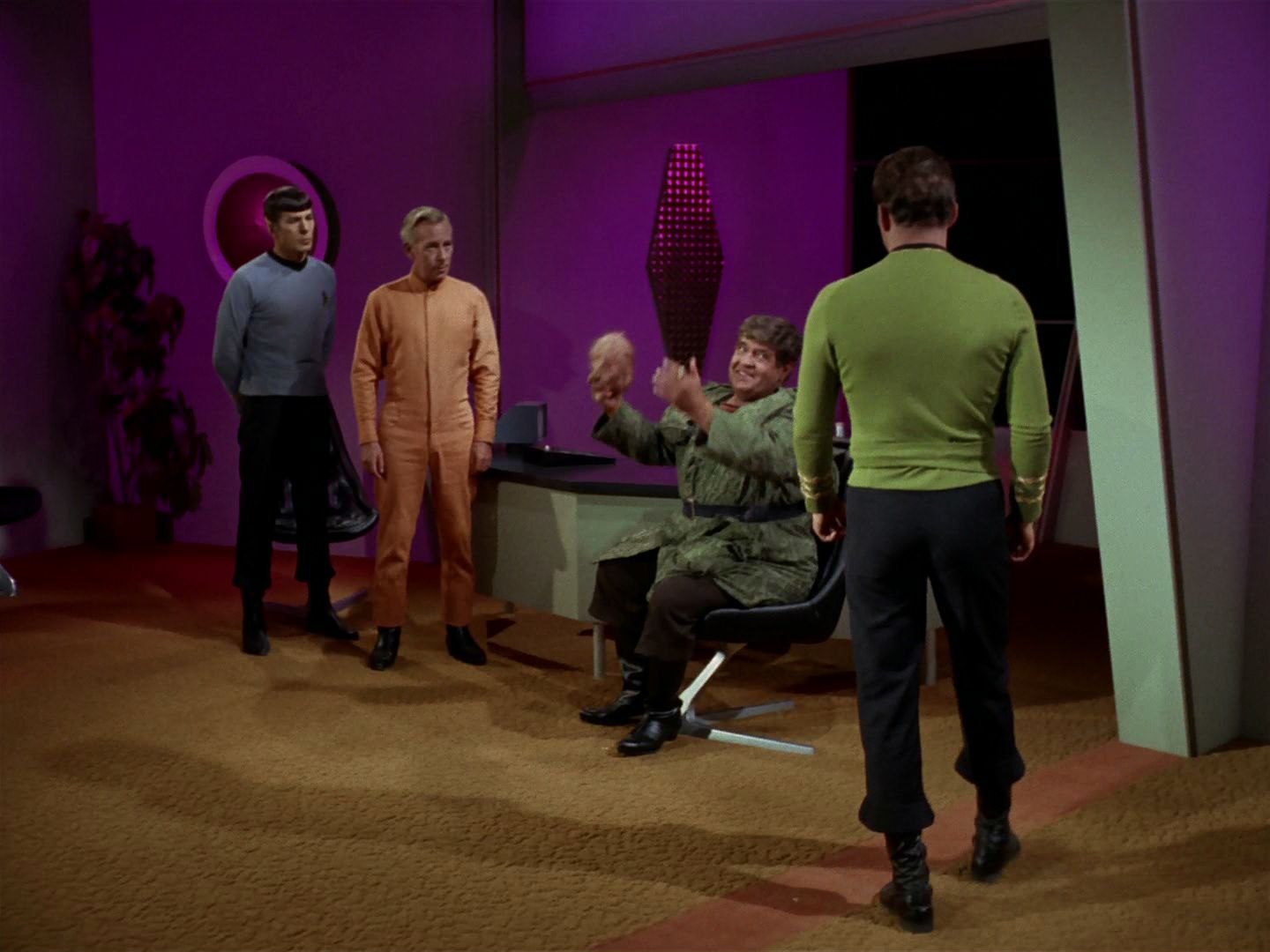 ariane179254_StarTrek_2x15_TheTroubleWithTribbles_1006.jpg