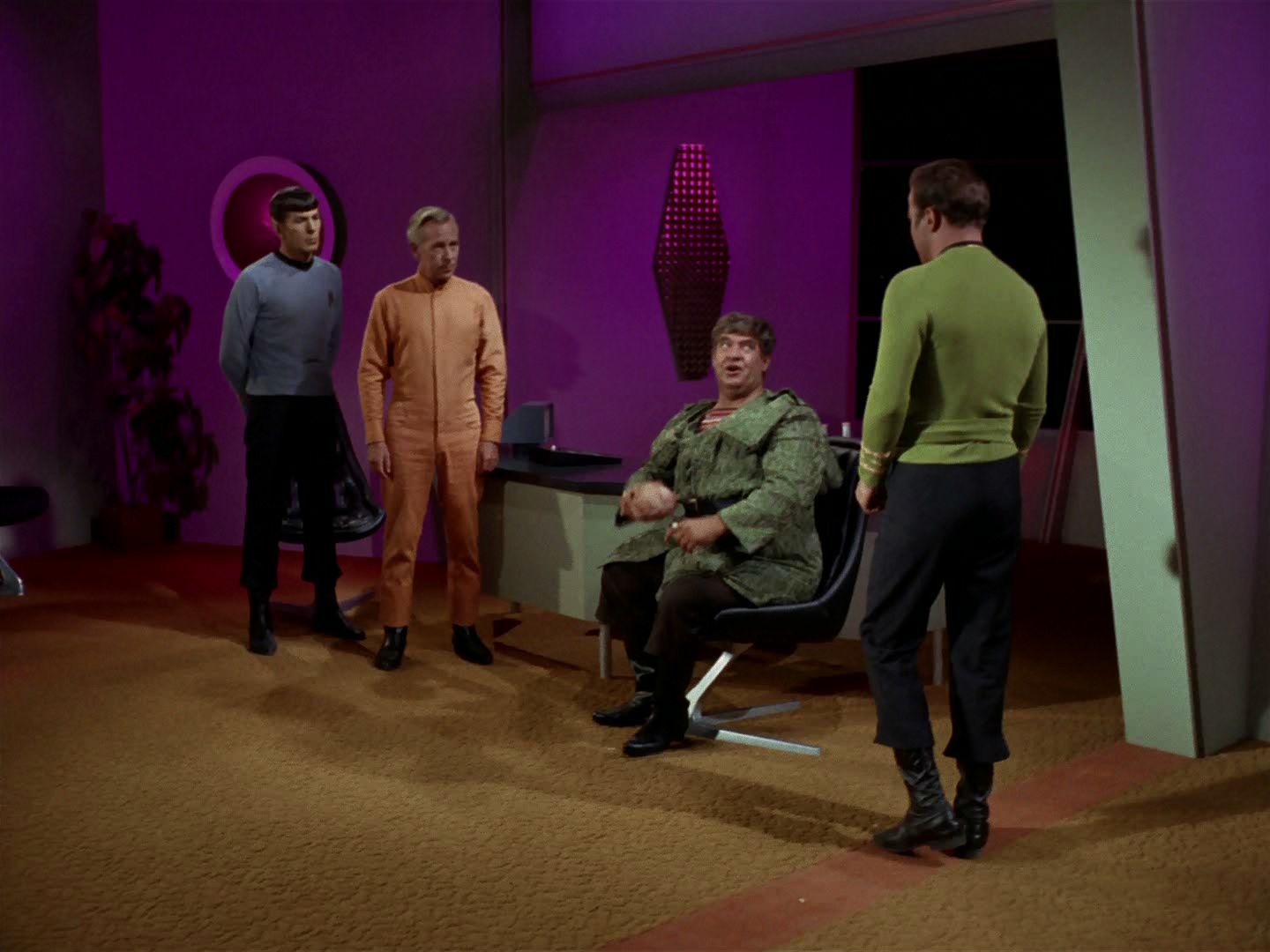 ariane179254_StarTrek_2x15_TheTroubleWithTribbles_1007.jpg