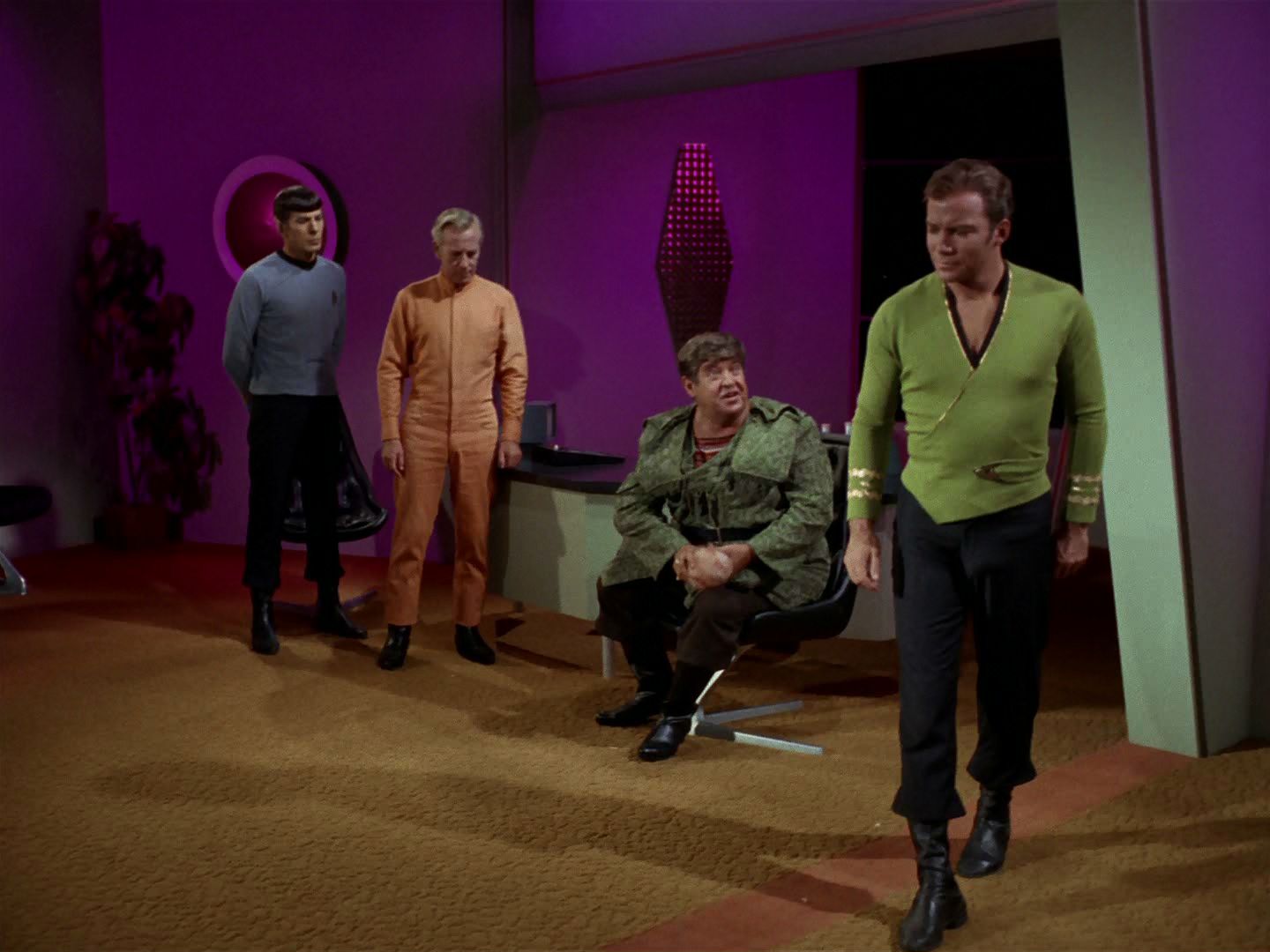 ariane179254_StarTrek_2x15_TheTroubleWithTribbles_1009.jpg