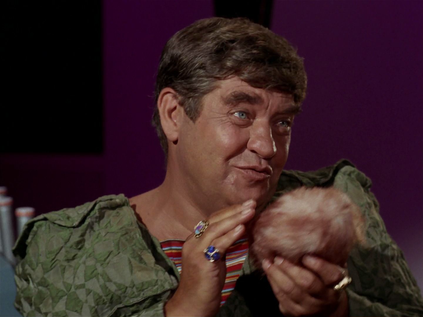 ariane179254_StarTrek_2x15_TheTroubleWithTribbles_1034.jpg