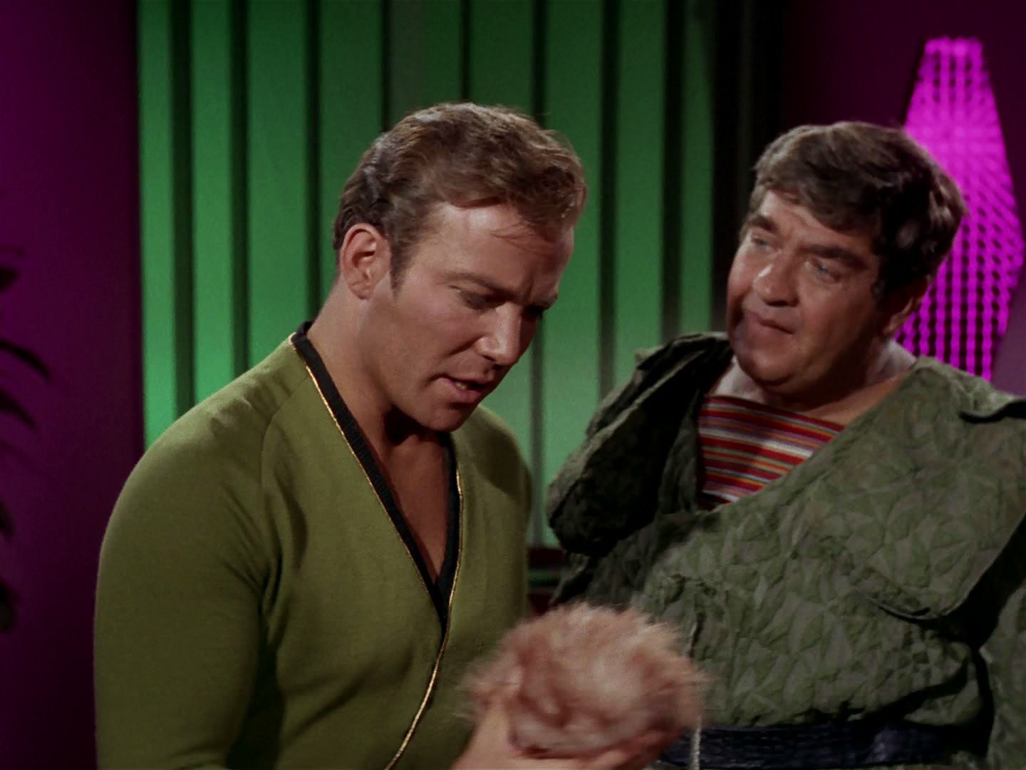 ariane179254_StarTrek_2x15_TheTroubleWithTribbles_1043.jpg