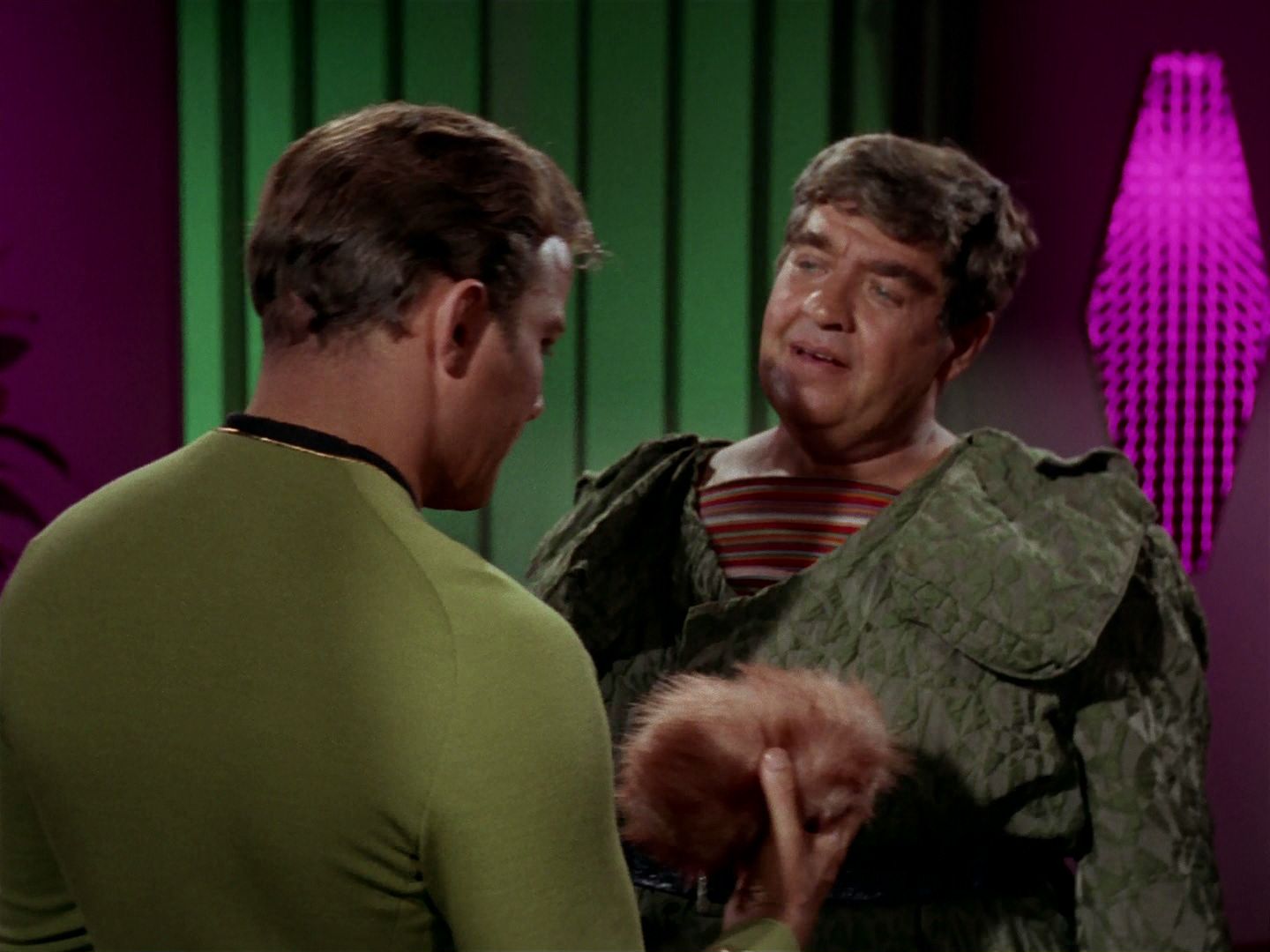 ariane179254_StarTrek_2x15_TheTroubleWithTribbles_1044.jpg