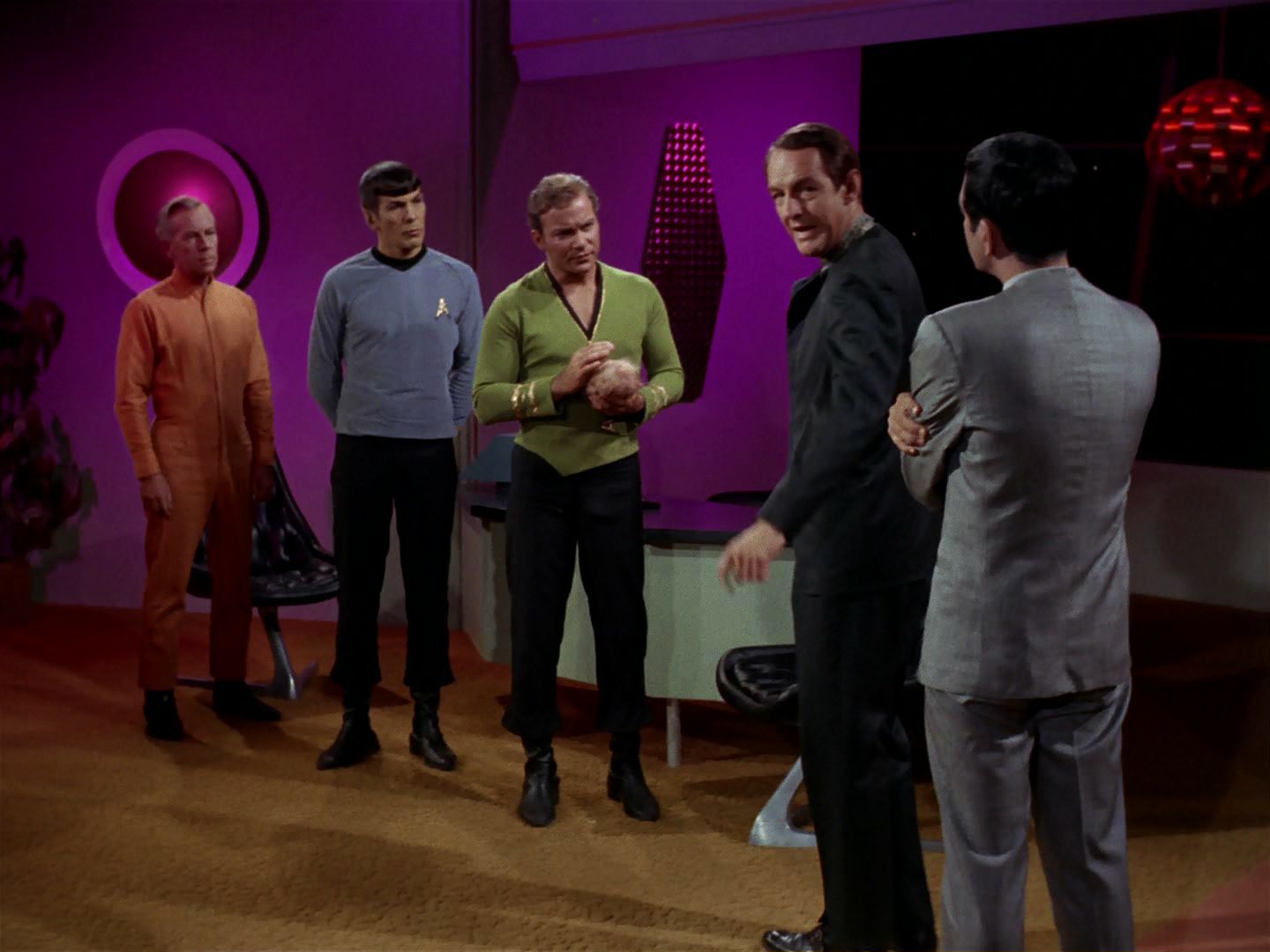 ariane179254_StarTrek_2x15_TheTroubleWithTribbles_1070.jpg