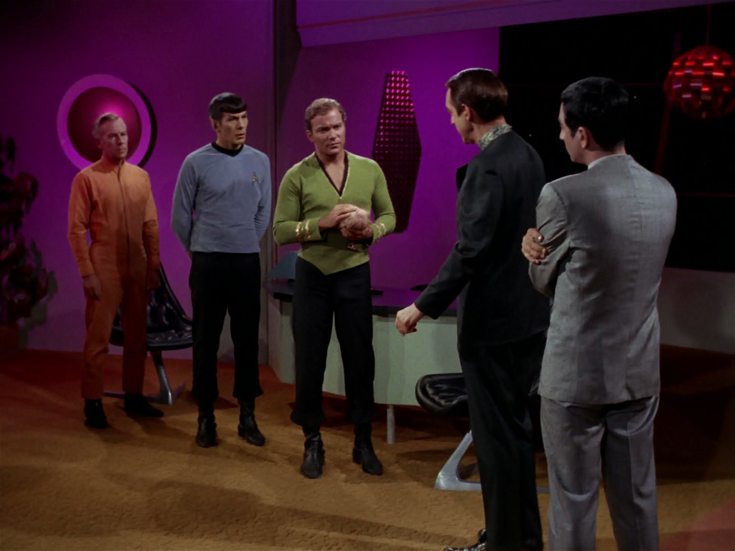 ariane179254_StarTrek_2x15_TheTroubleWithTribbles_1071.jpg