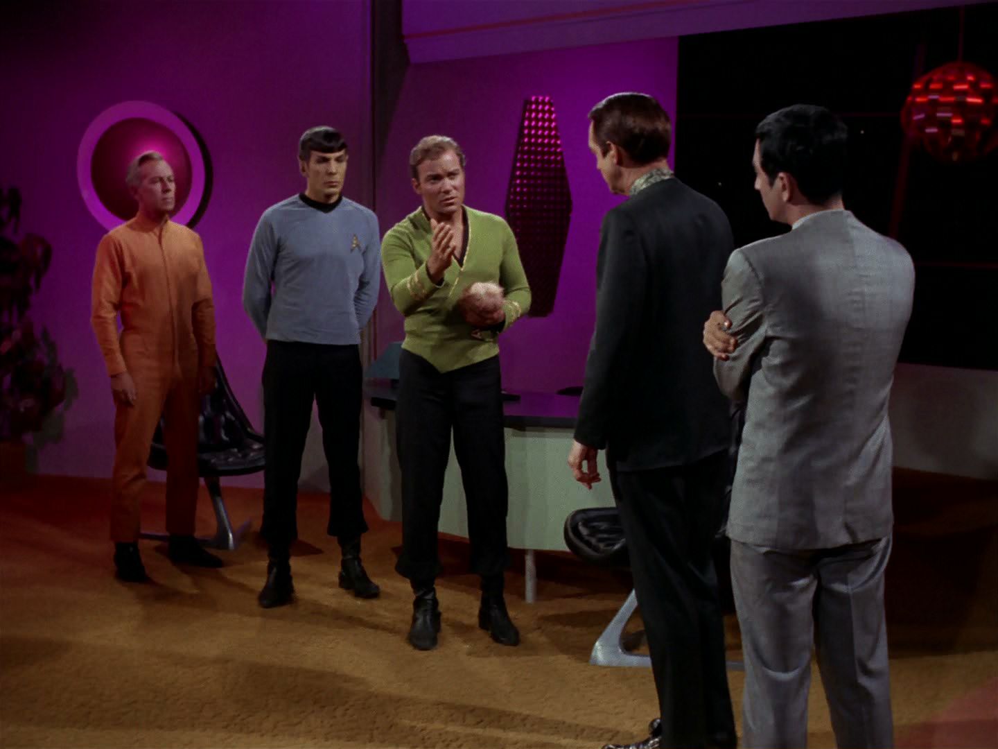 ariane179254_StarTrek_2x15_TheTroubleWithTribbles_1072.jpg