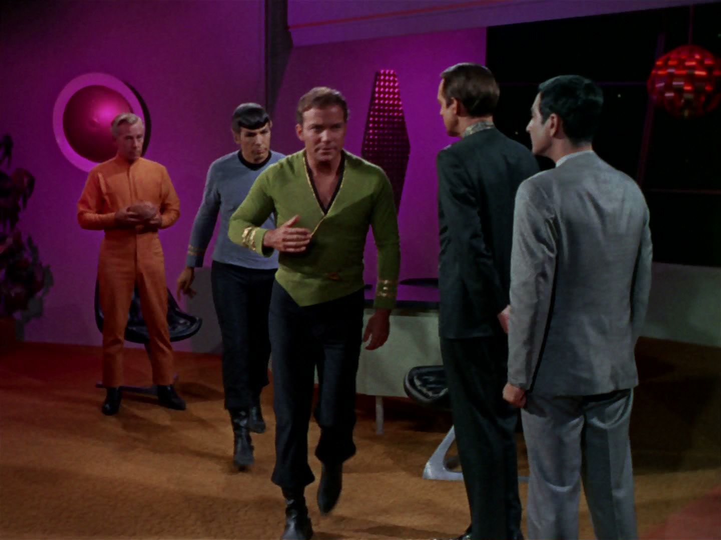 ariane179254_StarTrek_2x15_TheTroubleWithTribbles_1112.jpg